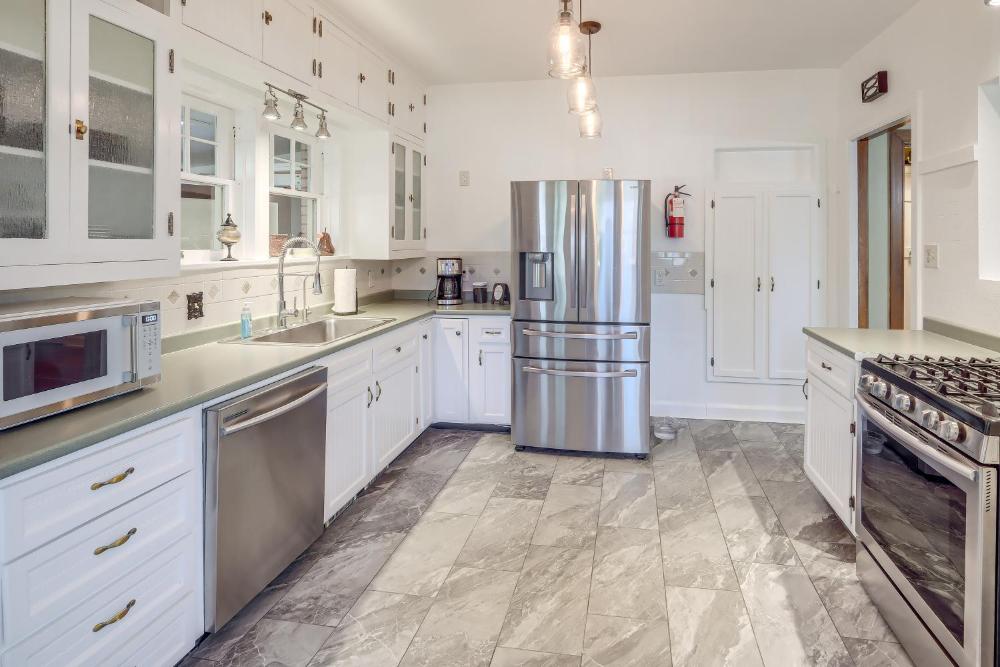 Walk to Main Street Charming Roswell Home!